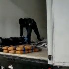 La droga se encontraba distribuida en bloques de marihuana en el vagón del camión.