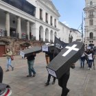 Acto. La marcha inició en la Plaza del Teatro y terminó en la Plaza de la Independencia, frente a Carondelet.