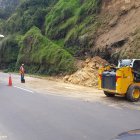 Cierre. Los trabajos de remoción de escombros se llevaron a cabo desde la mañana para evitar congestión en horas pico