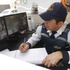 Monitoreo. Entre sus facultades está el control de la garita de cada edificio.