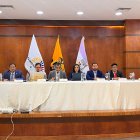 Reunión. Los asistentes a la Comisión de Seguridad de la Asamblea.