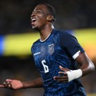 Melbourne (Australia), 28/03/2023.- William Pacho of Ecuador celebrates after scoring a goal during the soccer match between the Australian Socceroos and Ecuador, as part of the Socceroos" Welcome Home Series, at Marvel Stadium in Melbourne, Australia, 28 March 2023. (Futbol, Amistoso) EFE/EPA/JAMES ROSS AUSTRALIA AND NEW ZEALAND OUT