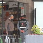 Limitados. En los establecimientos comerciales, los guardias de seguridad pueden disuadir a los informales e indigentes