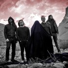 Mourning Sun son Ramón Pasternak (guitarrista),
Vincent Zbinden (batería), Ana Carolina 
Ojeda (voz),
Rodrigo Morris (guitarrista) y Hermaunt Folatre (bajo).