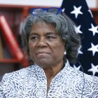 La representante de Estados Unidos ante la ONU, Linda Thomas-Greenfield, ofrece declaraciones a la prensa, este 29 de marzo de 2023, durante una visita al albergue San Juan de Dios.