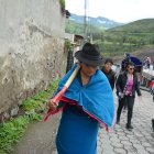 Lugar. Familiares de desaparecidos se retiraban con sus palas de la zona.