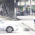 La Policía de Ecuador desactivó el artefacto explosivo adherido al cuerpo del hombre.