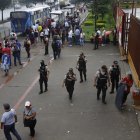 Amedrentaron a las personas y pusieron artefactos explosivos en la bóveda del banco.