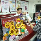 Pharmacy’s. Una cliente pregunta por los descuentos que hay ese día. El negocio ha apostado a fortalecer también la venta virtual.