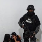 Momento en el que la mujer secuestrada fue liberada por las autoridades.