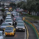 Lo capitalinos deben convivir con el incremento del parque automotor, el tráfico vehicular y las obras a medio hacer en las arterias principales.