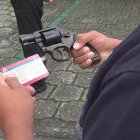 El porte y tenencia deberá cumplir con los requisitos establecidos en la normativa