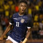 El goleador de la Tri tiene los días contados en Barcelona.