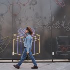 Una mujer pasea sin velo por el norte de Teherán, en una foto reciente.aime León