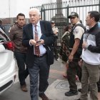 El ministro de Energía, Fernando Santos Alvite, al ingreso de la Presidencia de la República.