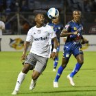 En el estadio Reales Tamarindos, Delfin recibe a Emelec en un partido por la fecha 4 del campeonato nacional de futbol Liga Pro Bet593 2023.