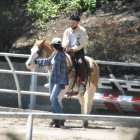 Los famosos pasearon muy a gusto en un centro ecuestre. Kendall Jenner es una experta montando a caballo.