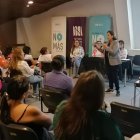 Varias personas asisten al encuentro que se desarrolló en el Museo Nahim Isaías