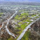 Fotografía cedida por Missouri State Highway Patrol que muestra los daños después de un tornado en el condado de Bollinger, Misuri (EE.UU.), este 5 de abril de 2023.