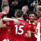 Manchester (United Kingdom), 05/04/2023.- Marcus Rashford (R) of Manchester United celebrates with teammates after scoring the opening goal during the English Premier League soccer match between Manchester United and Brentford in Manchester, Britain, 05 April 2023. (Abierto, Reino Unido) EFE/EPA/Adam Vaughan EDITORIAL USE ONLY. No use with unauthorized audio, video, data, fixture lists, club/league logos or "live" services. Online in-match use limited to 120 images, no video emulation. No use in betting, games or single club/league/player publications