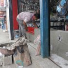 En Sauces 6, la mayoría de locales comerciales han optado por construir muros más altos para evitar mayores estragos por las inundaciones.