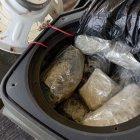 Evidencia. Los soldados encontraron las dosis de cocaína dentro de un parlante.