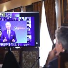 A finales de marzo, Lasso participó de la Cumbre por la Democracia en donde expuso en problema político que afronta su Gobierno con la Asamblea.