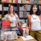 Logros. Constanza Recart y Ana María Pávez, fundadoras de la editorial Amanuta en la casa matriz en Santiago.