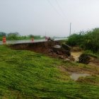 En la vía a la costa, hubo dos desprendimientos. La comunidad dijo estar sorprendida por lo ocurrido.