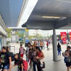Hecho. Cientos de familias llegaron a la terminal terrestre de Guayaquil.