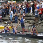 Los remeros del Club Ab. Manuel Calle-Astillero celebran el triunfo