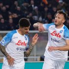 Lecce (Italy), 27/08/2019.- SSC Napoli"s Giovanni Di Lorenzo (L) celebrated by his teammate Amir Rrahmani (R) after scoring during the Italian Serie A soccer match US Lecce - SSC Napoli at the Via del Mare stadium in Lecce, Italy, 7 April 2023. (Italia) EFE/EPA/ABBONDANZA SCURO LEZZI