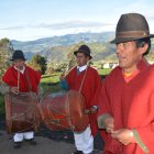 Comunidad. Quienes entonan los tambores y pingullos son los más ancianos.