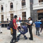 Recorridos. Elementos policiales dan información a los visitantes.