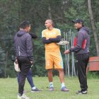 Patricio Hurtado (d) es el entrenador del Cumbayá, que marcha tercero en la LigaPro.