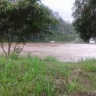 Los cuerpos de las jóvenes fueron recuperados del lodo en una finca, cerca al río