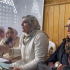 RABAT, 08/04/2023.- La predicadora Bouchra El Korachi ofrece una clase en la mezquita Al Aadam en la Medina de Rabat. Korachi forma parte de las "morchidat" o predicadoras de religión islámica designadas por el Ministerio de Asuntos Islámicos en diferentes mezquitas de Marruecos para dar cursos a lo largo del año sobre el Corán y la "sharia" y el "fiqh", la ley y jurisprudencia islámicas. EFE/ Fatima Zohra Bouaziz