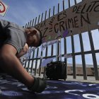 Una tragedia. Exigen justicia por los indocumentados que murieron en un incendio que se registró en México el 28 de marzo pasado.