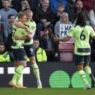 Southampton (United Kingdom), 08/04/2023.- Erling Haaland of Manchester City celebrates scoring the opening goal with his team mates during the English Premier League soccer match between Southampton FC and Manchester City in Southampton, Britain, 08 April 2023. (Reino Unido) EFE/EPA/Vince Mignott EDITORIAL USE ONLY. No use with unauthorized audio, video, data, fixture lists, club/league logos or "live" services. Online in-match use limited to 120 images, no video emulation. No use in betting, games or single club/league/player publications