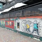 Área de restobares y un mural de la Plaza Guayarte, en el centro-norte de Guayaquil.