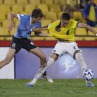 Jair Collahuazo (d) se ha consolidado como titular en la zaga de la Tricolor.