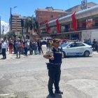 Cerrado. El lugar fue acordonado por los uniformados mientras se verificaba el envoltorio