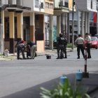 El personal especializado analiza el material encontrado