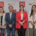 Diana Muñoz, consultora de Operaciones; Hugo López, gerente de Business IT; Cecilia Avilés, gerente de Marketing; y Paola Caicedo, gerente de Comunicación.