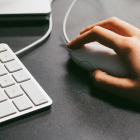 La conexión entre el estrés y el comportamiento al teclear y usar el ratón puede explicarse con lo que se conoce como teoría del ruido neuromotor.