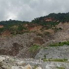 Vía a la costa. El Cerro Paraíso está a pocos metros de una urbanización.