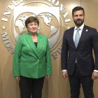 Encuentro. La directora del FMI, Kristalina Georgieva, y el ministro    Arosemena, en meses pasados.