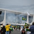 Seguidores del expresidente brasileño Jair Bolsonaro invadieron el domingo 8 de enero de 2023 el Palacio de Planalto, sede del Ejecutivo, y la Corte Suprema, y del Congreso Nacional.