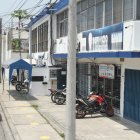 En los dueños de los locales han contratado guardianía privada para hacerle frente al hampa..