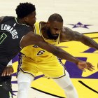 Los Angeles (United States), 12/04/2023.- Los Angeles Lakers forward LeBron James (R) in action against Minnesota Timberwolves guard Anthony Edwards during the second quarter of the play-in game between the Los Angeles Lakers and the Minnesota Timberwolves at Crypto.com Arena in Los Angeles, California, USA, 11 April 2023. (Baloncesto, Estados Unidos) EFE/EPA/ETIENNE LAURENT SHUTTERSTOCK OUT